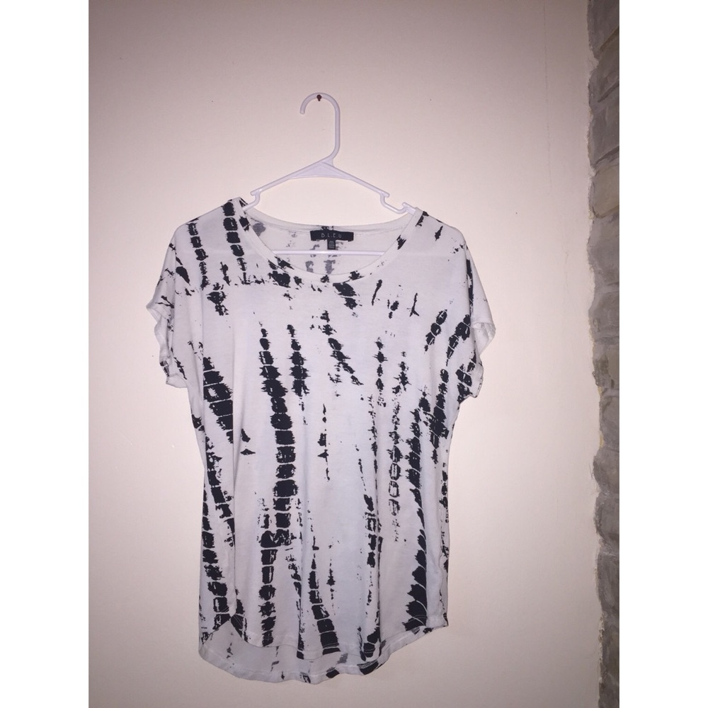 B.L.E.U black and white tee // •size medium•